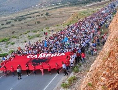 «Άρχισαν τα όργανα» και στην Αλβανία: Τσάμηδες διαδηλώνουν και ζητούν «Ίδρυση κράτους στη Νότια Ήπειρο»! (βίντεο)
